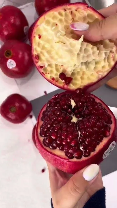 Don’t Throw Away Pomegranate Peel: It’s a Real Treasure! 🌟✨