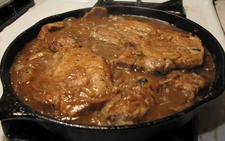 Pork Chops In Savory Onion Gravy: